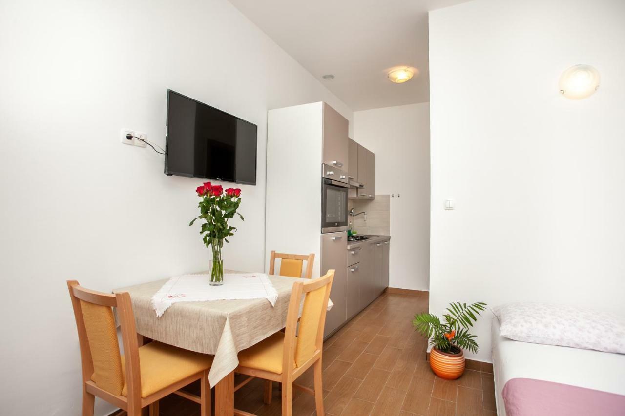 Ap Punta Next To Sandy Beach, Apartment With Garden オミシュ エクステリア 写真