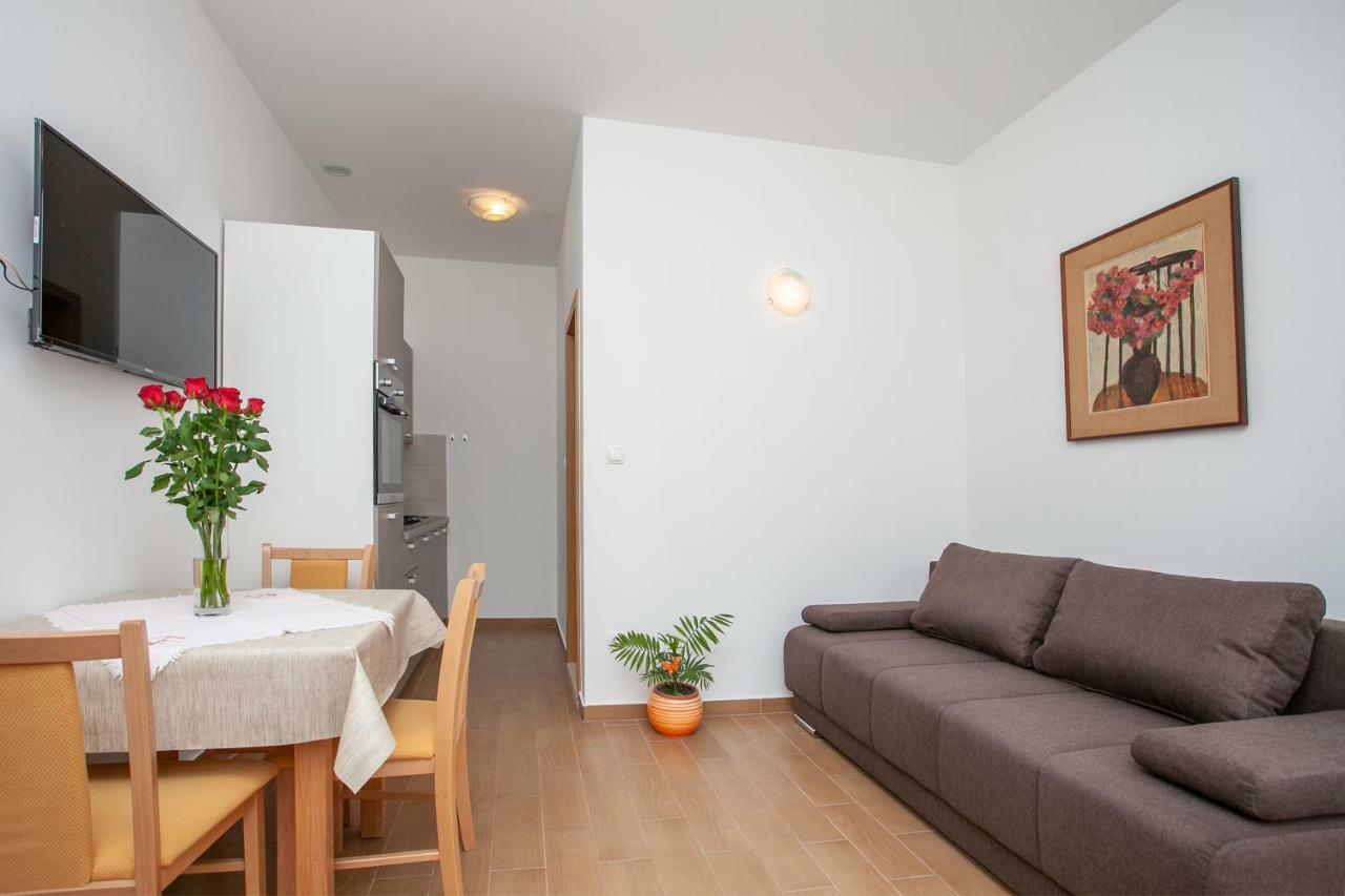 Ap Punta Next To Sandy Beach, Apartment With Garden オミシュ エクステリア 写真