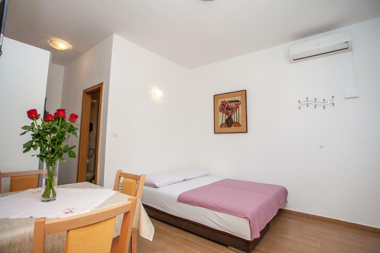 Ap Punta Next To Sandy Beach, Apartment With Garden オミシュ エクステリア 写真