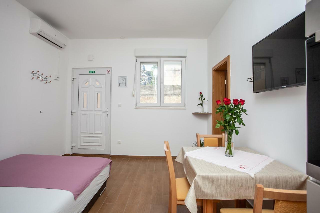 Ap Punta Next To Sandy Beach, Apartment With Garden オミシュ エクステリア 写真